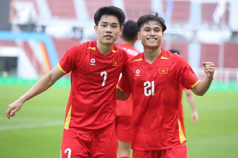 bao-chi-malaysia-bang-hoang-khi-rajamangala-tro-thanh-diem-den-cua-u22-malaysia